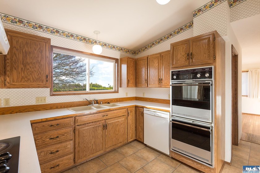 Comfortable 3 bedroom, 2 3/4 bath home on corner lot in Mains - photo 14