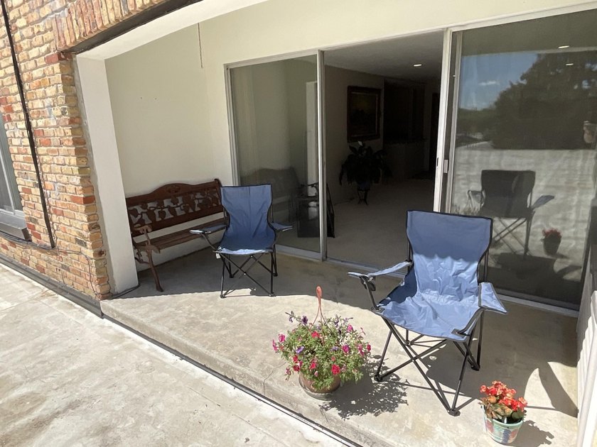Stunning main floor 2-bedroom, 2-bath condominium in the Austin - photo 17