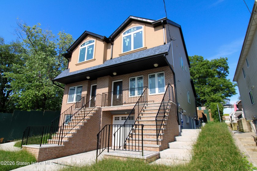 Stunning semi-attached new construction home! This beautifully - photo 3