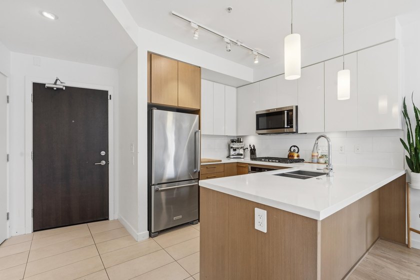 Welcome to The Lookout at Victoria Hill. This 2 bedroom + den, 2 - photo 15
