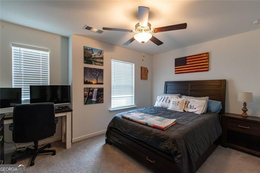 Beautifully maintained and move-in ready, this 4-bedroom, 2 - photo 7