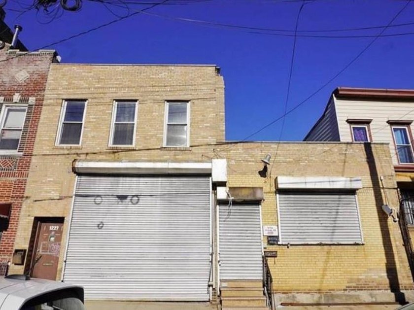 This well-located warehouse for sale is situated in an M1-1 - photo 2
