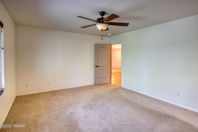 **NEW ROOF** Space, Privacy &amp; Versatility are key in this - photo 14