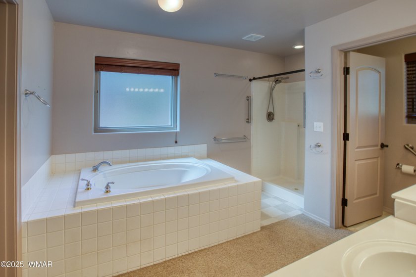 **NEW ROOF** Space, Privacy &amp; Versatility are key in this - photo 15