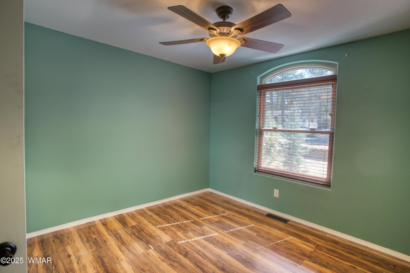 **NEW ROOF** Space, Privacy &amp; Versatility are key in this - photo 18