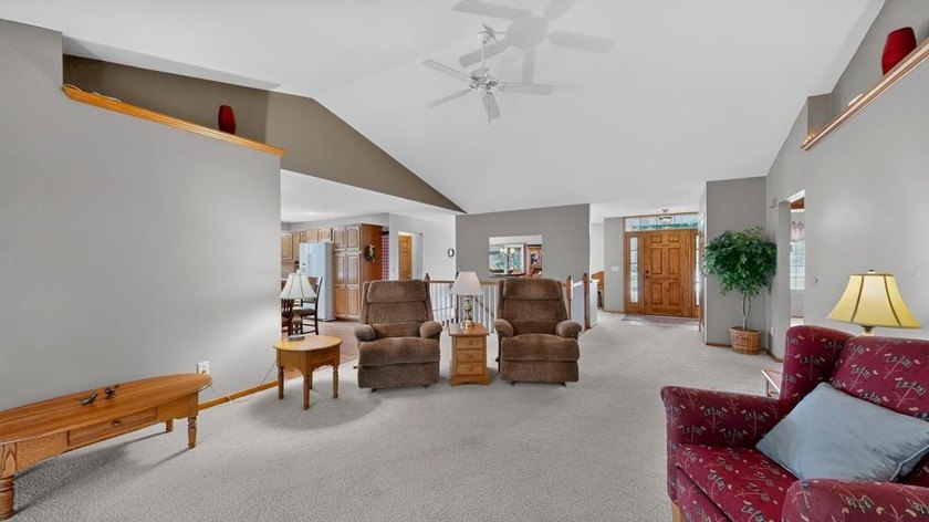 Welcome home to this beautifully maintained 3-bedroom home - photo 20