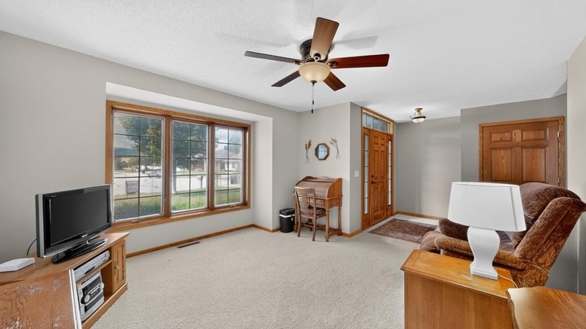 Welcome home to this beautifully maintained 3-bedroom home - photo 22