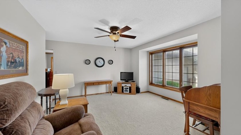 Welcome home to this beautifully maintained 3-bedroom home - photo 25