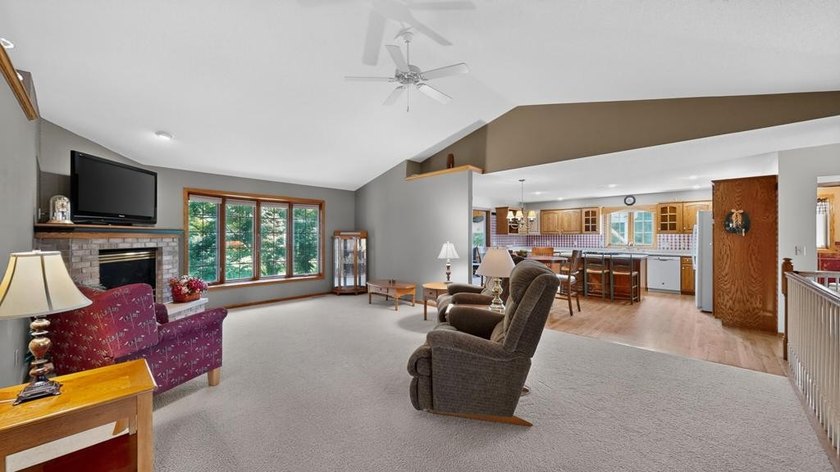 Welcome home to this beautifully maintained 3-bedroom home - photo 27