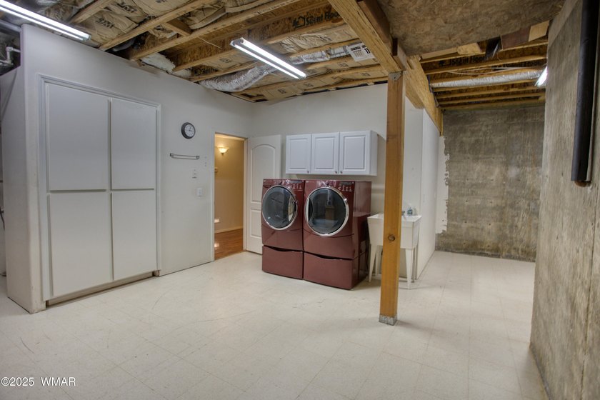 **NEW ROOF** Space, Privacy &amp; Versatility are key in this - photo 34