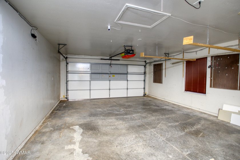 **NEW ROOF** Space, Privacy &amp; Versatility are key in this - photo 35