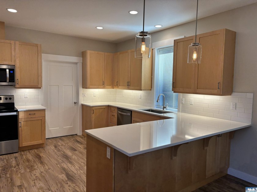 SELLER IS OFFERING FIVE THOUSAND DOLLARS TOWARD BUYERS CLOSING - photo 3