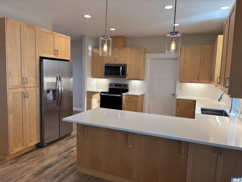 SELLER IS OFFERING FIVE THOUSAND DOLLARS TOWARD BUYERS CLOSING - photo 4