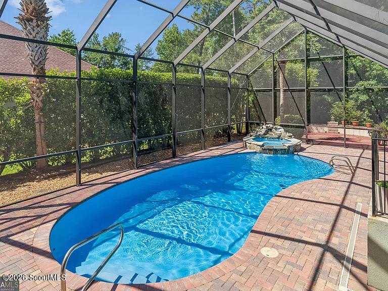 Immaculate and beautifully appointed, this luxury residence - photo 5