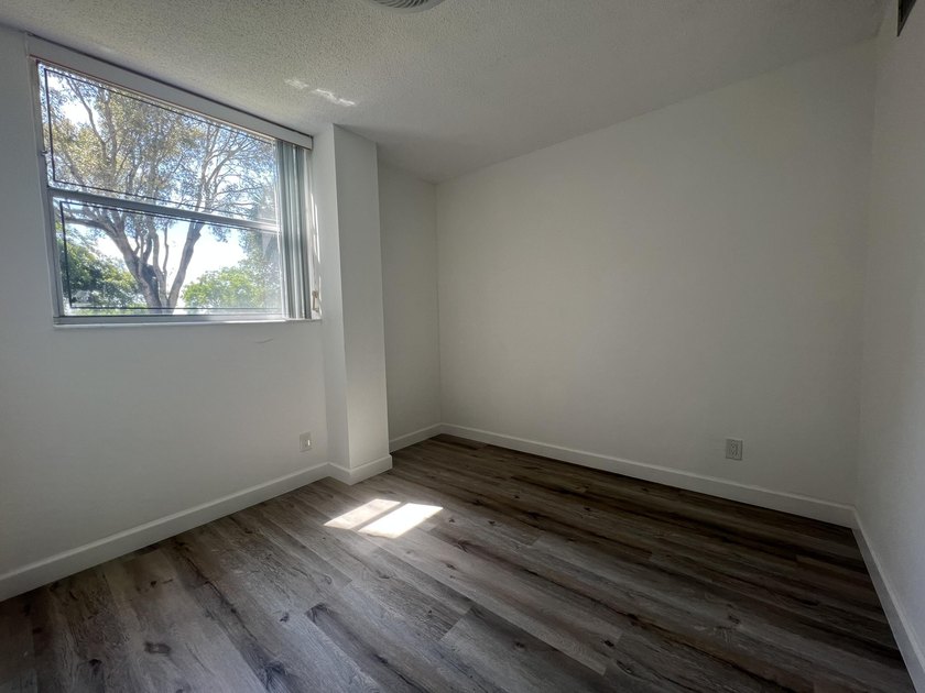 Welcome home! Located in the most desirable area in Boca! This - photo 5
