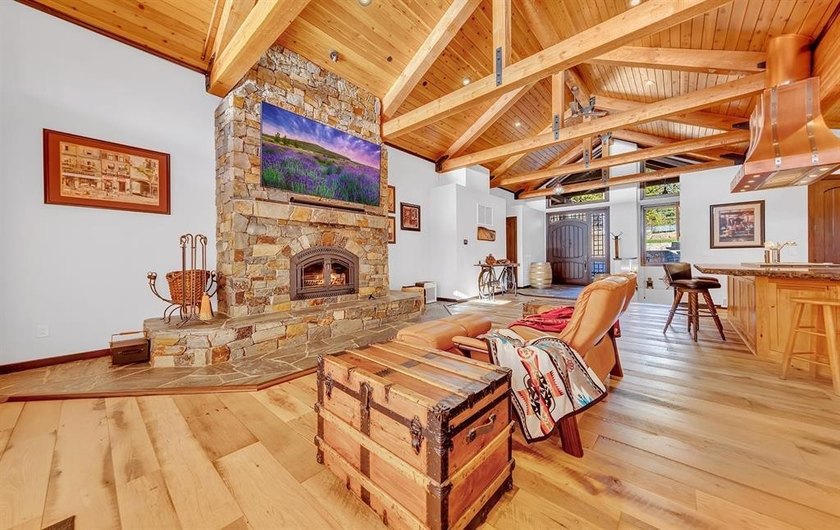 Welcome to your dream mountain retreat - a newer custom estate - photo 7