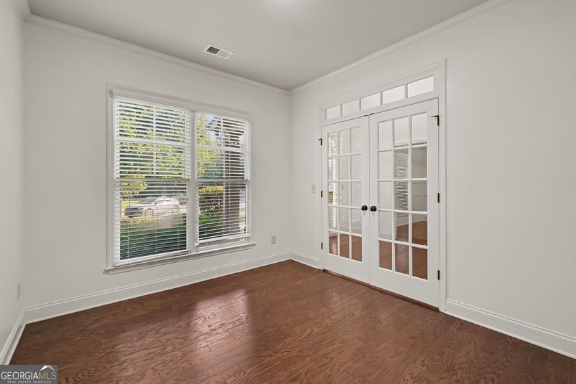 Welcome to your move-in-ready home! This well-maintained - photo 8