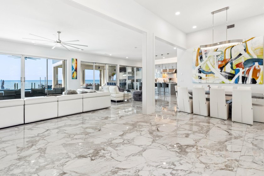 Rare Bayfront Opportunity. Constructed with concrete and just 3 - photo 8
