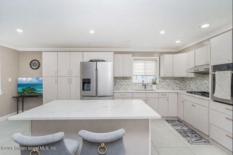 Welcome to 124 Erika Loop, a beautifully maintained - photo 6