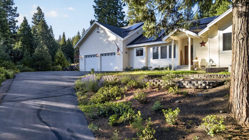Stunning Lake Almanor West Home with Exceptional Features - photo 2