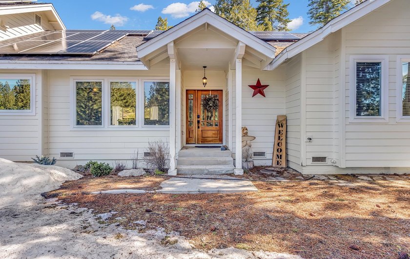 Stunning Lake Almanor West Home with Exceptional Features - photo 3
