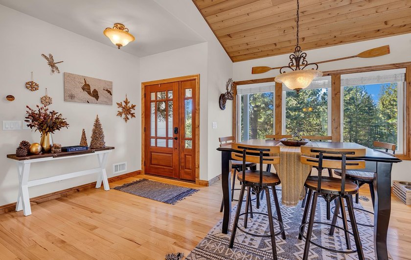 Stunning Lake Almanor West Home with Exceptional Features - photo 5