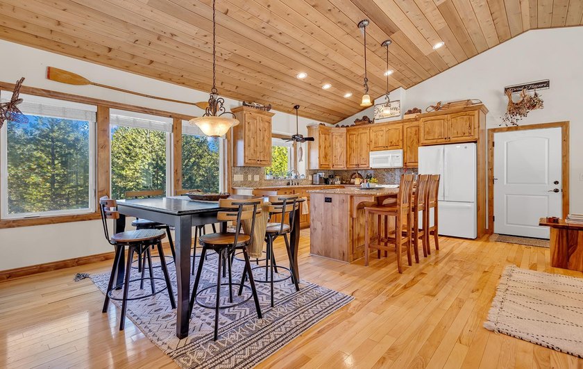 Stunning Lake Almanor West Home with Exceptional Features - photo 6