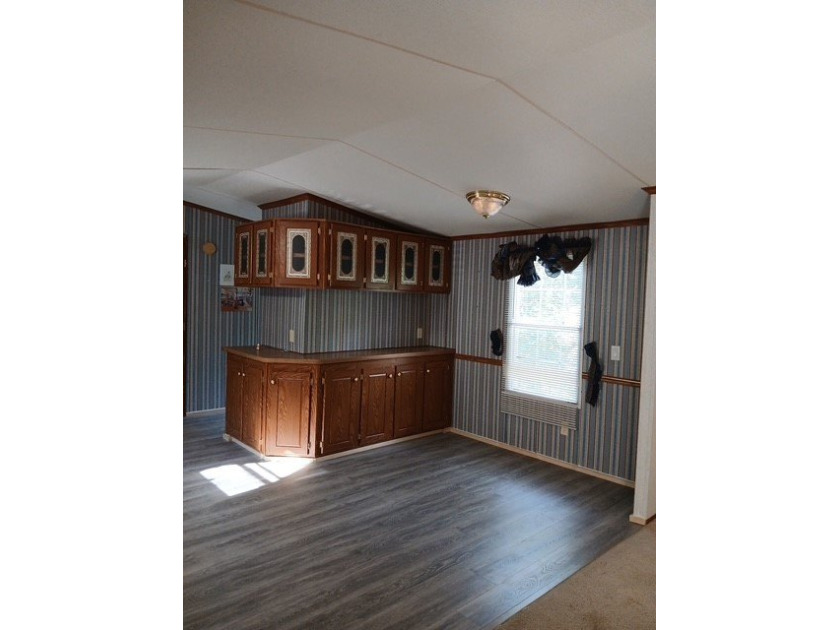 Quaint 3 bedroom/2 bath singlewide mobile home that sits on a 1 - photo 7