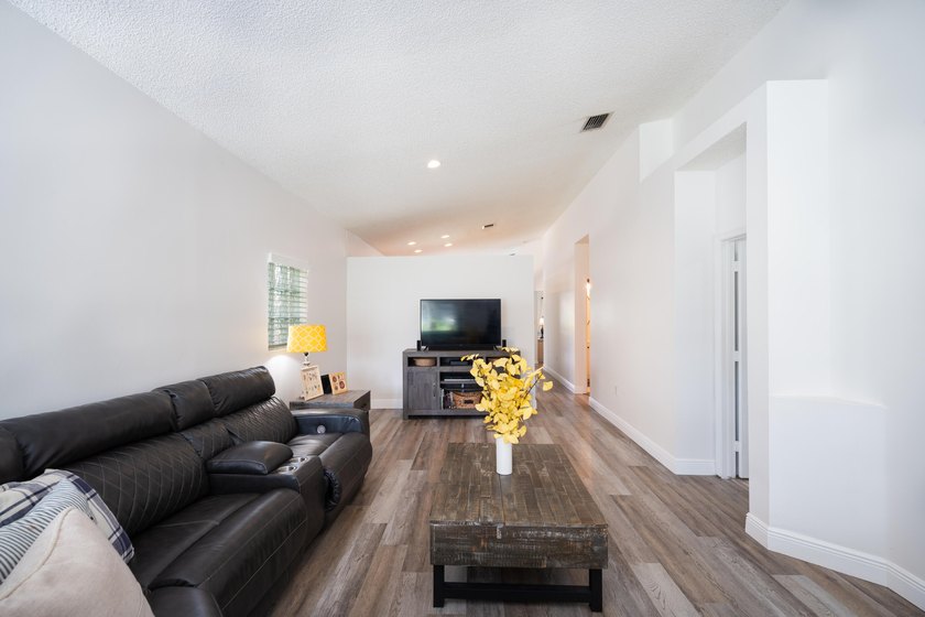 DON'T DELAY, BUY TODAY! This upgraded 4-bedroom, 2.5-bathroom - photo 11