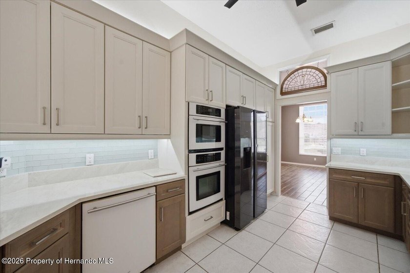Located in Glen Lakes, this beautiful 1994 Lindhorst Custom pool - photo 20