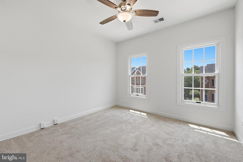 Prime End-Unit in the Prestigious Bear Creek Section of River - photo 25