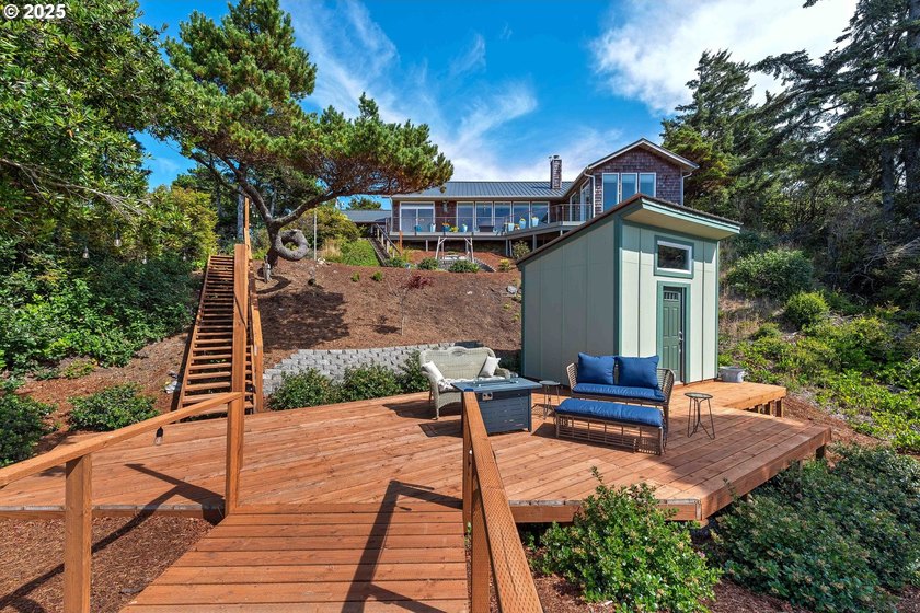 A one-of-a-kind residence situated at the highest point in - photo 28