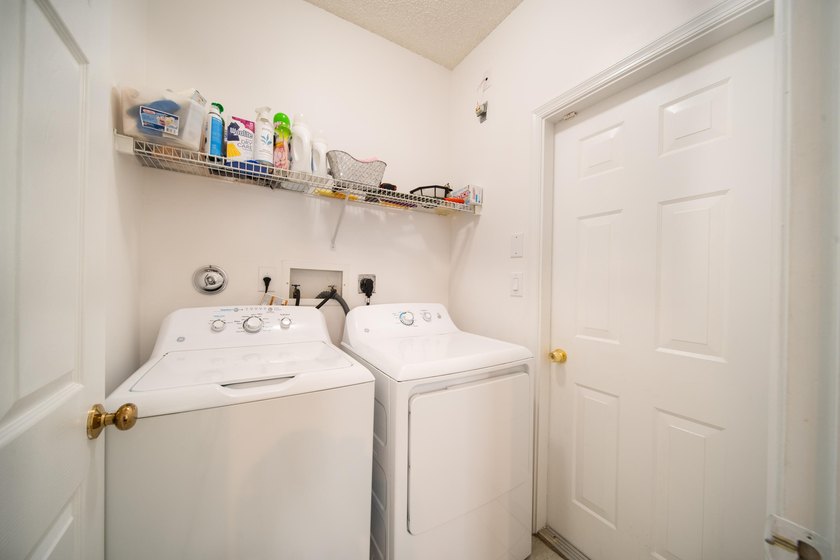 DON'T DELAY, BUY TODAY! This upgraded 4-bedroom, 2.5-bathroom - photo 31