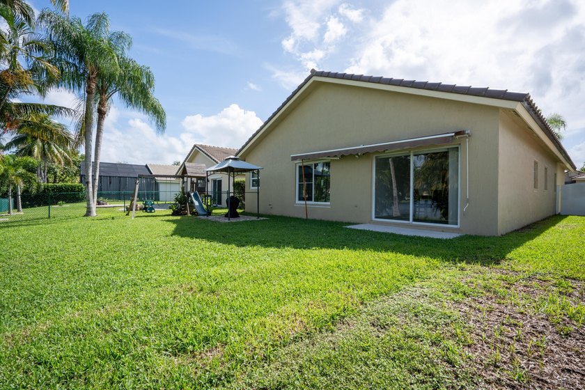 DON'T DELAY, BUY TODAY! This upgraded 4-bedroom, 2.5-bathroom - photo 34