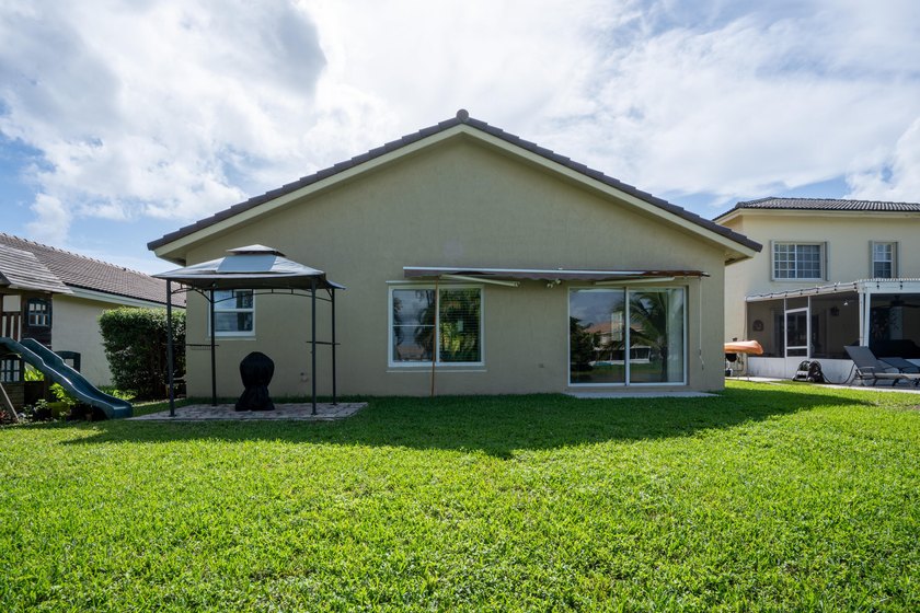 DON'T DELAY, BUY TODAY! This upgraded 4-bedroom, 2.5-bathroom - photo 35