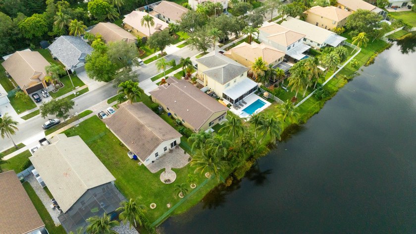 DON'T DELAY, BUY TODAY! This upgraded 4-bedroom, 2.5-bathroom - photo 39