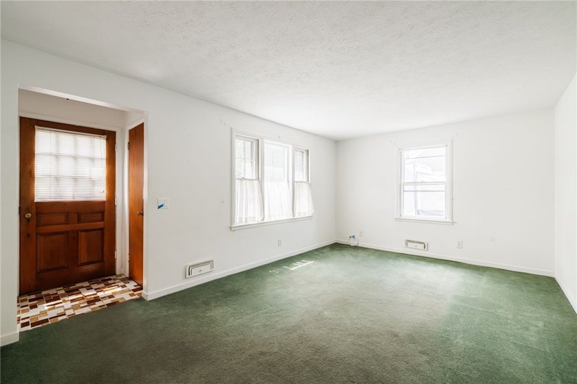 Welcome to this spacious Cape Cod, ideally located in a - photo 7