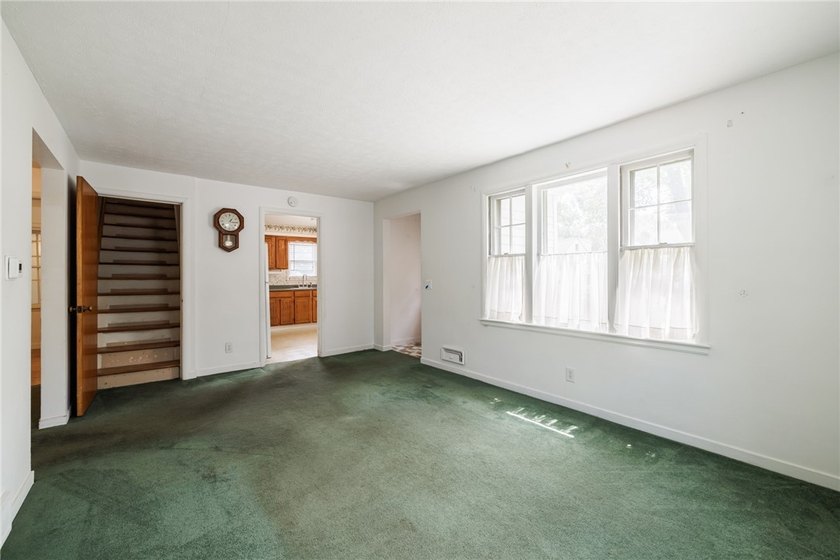 Welcome to this spacious Cape Cod, ideally located in a - photo 9