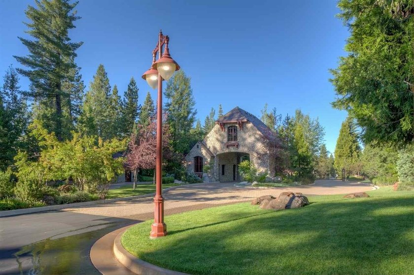 Beautiful level corner lot in the private Foxwood gated - photo 4