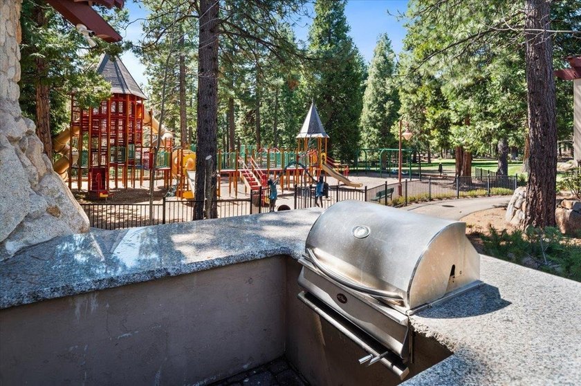 Beautiful level corner lot in the private Foxwood gated - photo 7