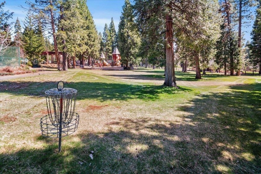 Beautiful level corner lot in the private Foxwood gated - photo 9