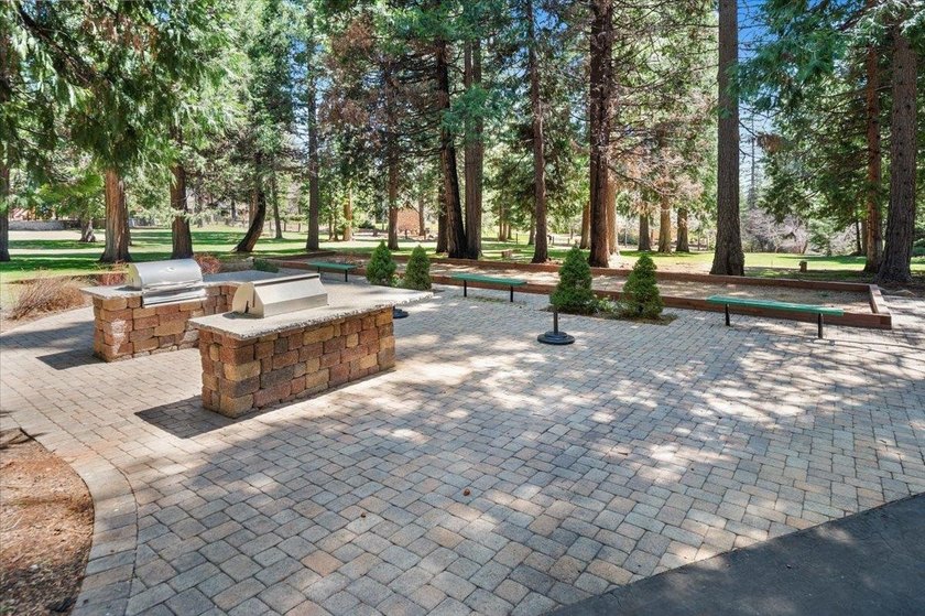 Beautiful level corner lot in the private Foxwood gated - photo 10