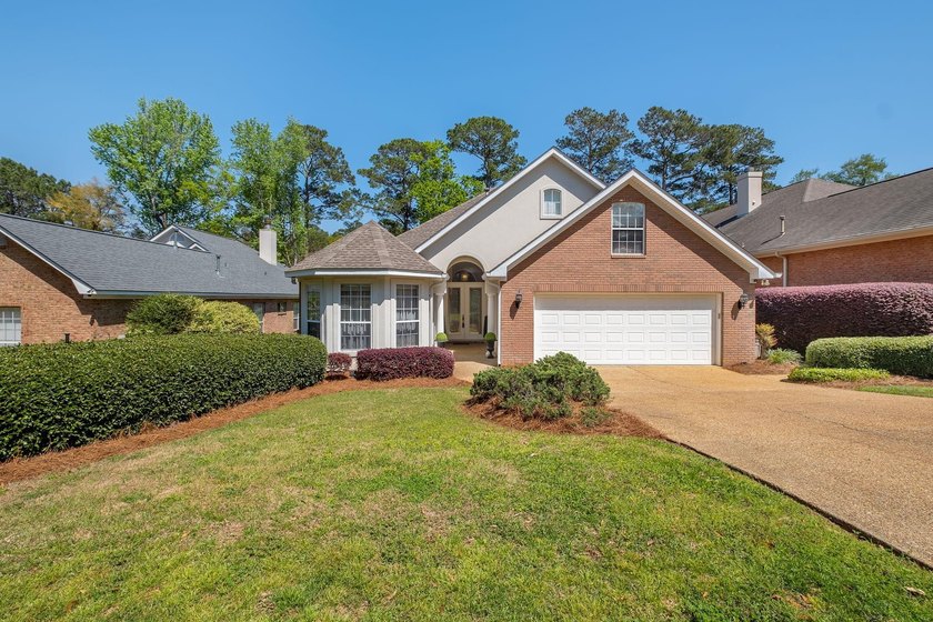 Golden Eagle fairway home - 3BR/3BA + den, pool, and views of - photo 4