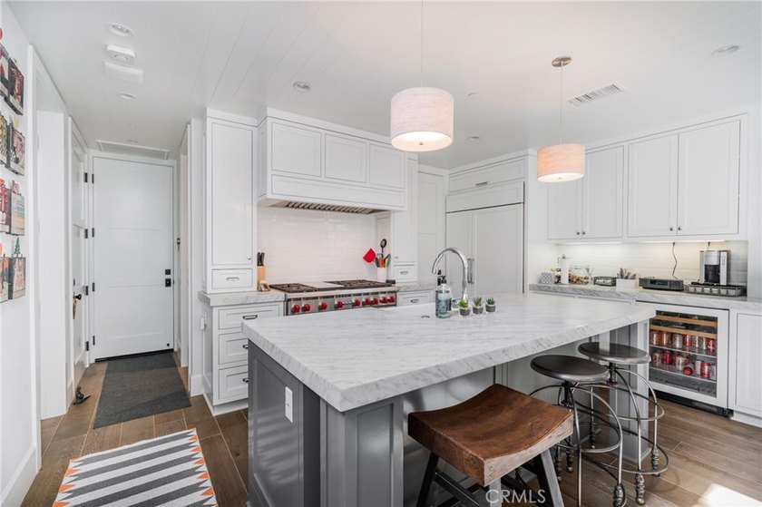Nestled in the heart of Balboa Island, 217 Coral Avenue invites - photo 12