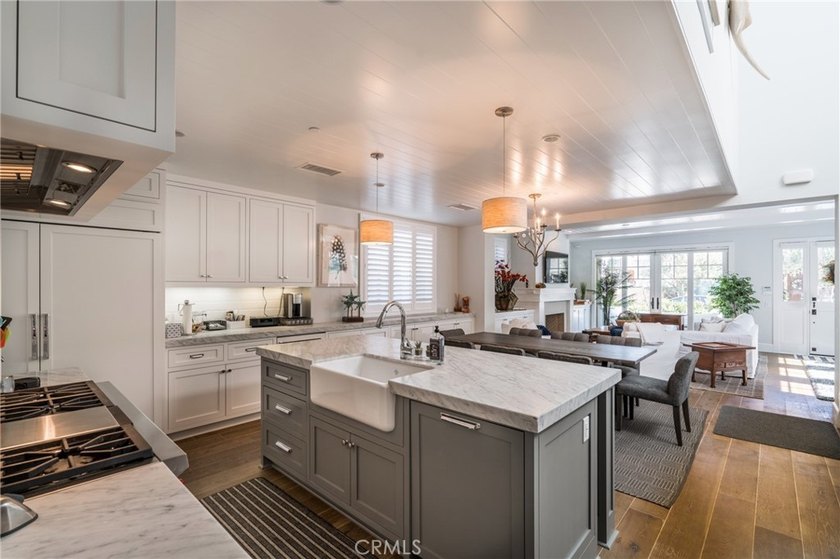 Nestled in the heart of Balboa Island, 217 Coral Avenue invites - photo 14