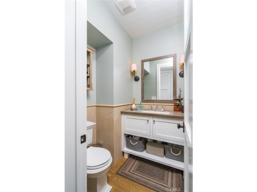 Nestled in the heart of Balboa Island, 217 Coral Avenue invites - photo 15