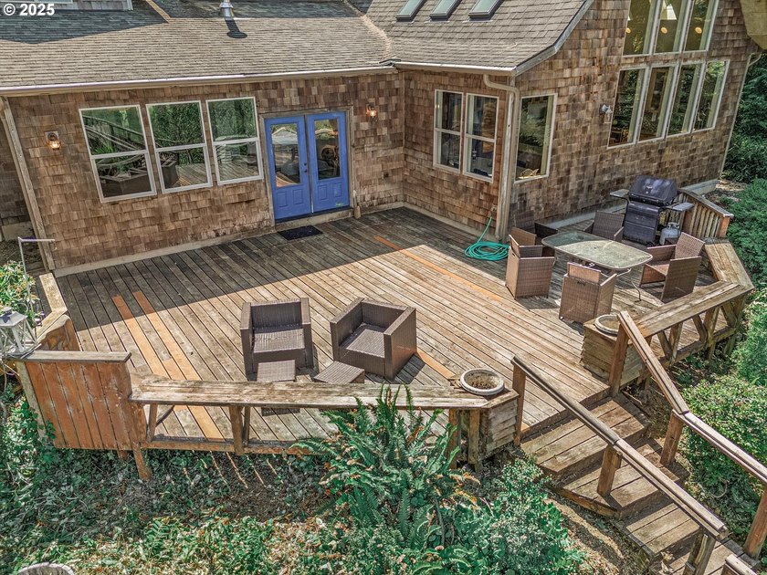 Welcome to your coastal paradise where rustic charm meets serene - photo 7