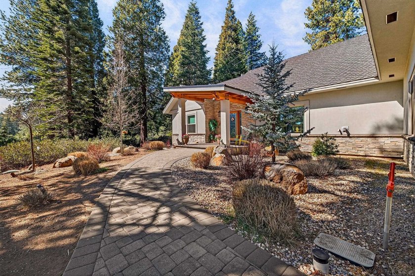 Escape to the mountains in this thoughtfully designed custom - photo 2