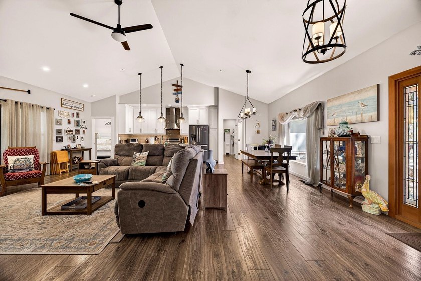 Escape to the mountains in this thoughtfully designed custom - photo 4