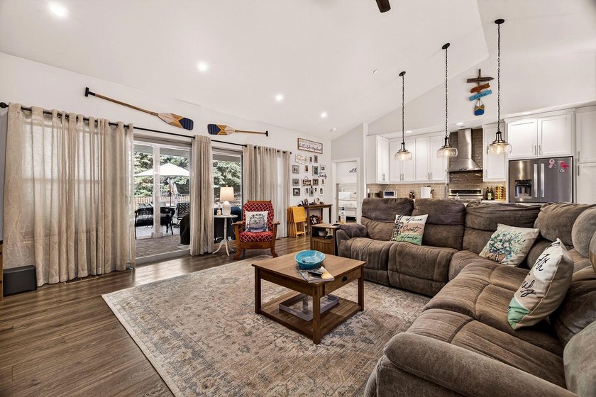Escape to the mountains in this thoughtfully designed custom - photo 5